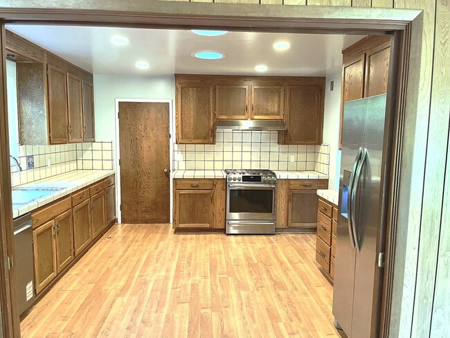 Building Photo - 124 Lester Ln