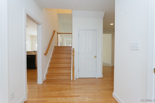 Building Photo - 11400 Pinedale Dr