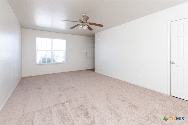 Foto del edificio - 4207 Primrose Dr