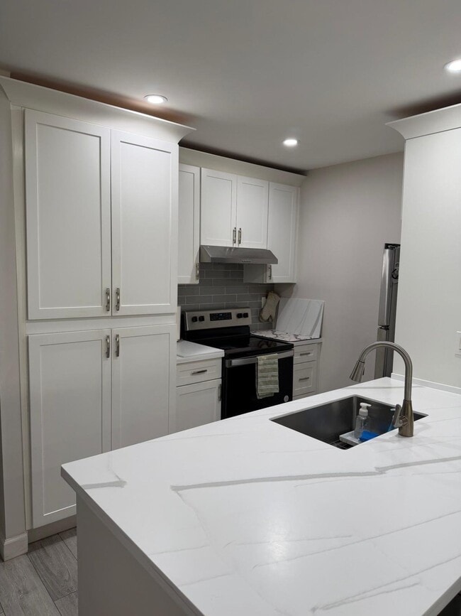 Photo - 8261 SW 128th St (Pinecrest, FL) Apartment