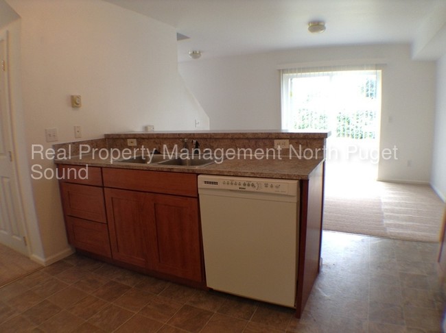 Building Photo - 1205 Frontier Cir E