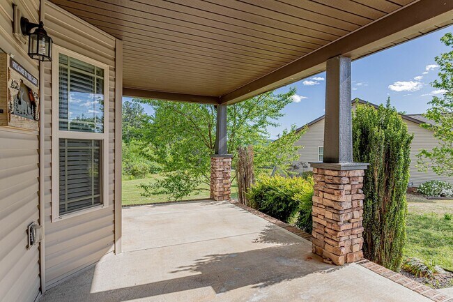 Foto del edificio - Home with Gorgeous Mountain Views!