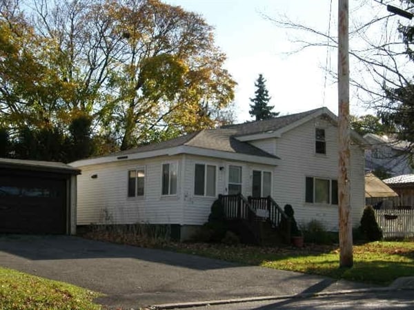 Foto principal - 108 E Albany St