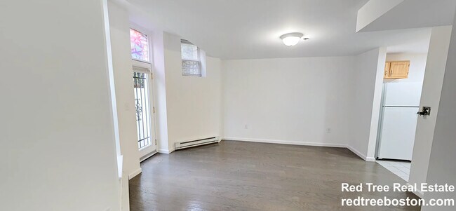 Building Photo - 112 Queensberry St