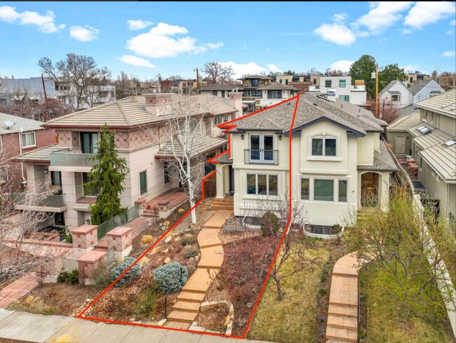 Foto del edificio - Luxury North Cherry Creek Townhome | 2-Car Garage, Hot Tub & Private Terrace