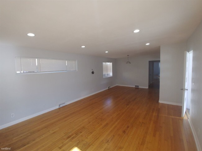 Building Photo - 4 br, 1.5 bath House - 1407 Russet St