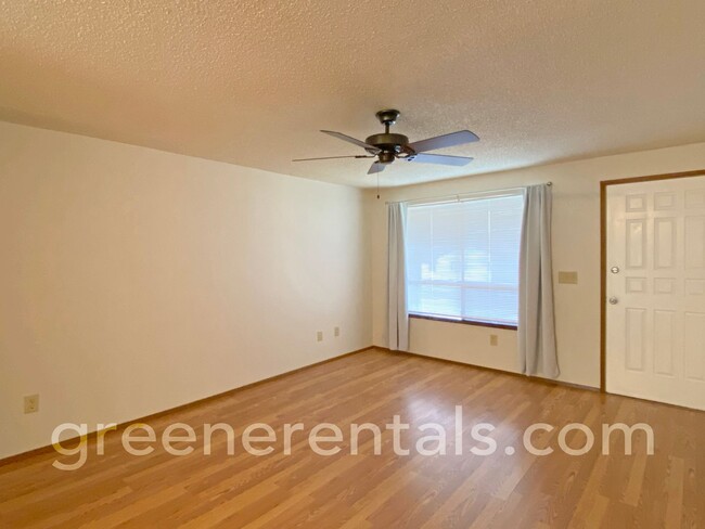 Foto del edificio - 2BR 1.5BA Duplex in Lacey