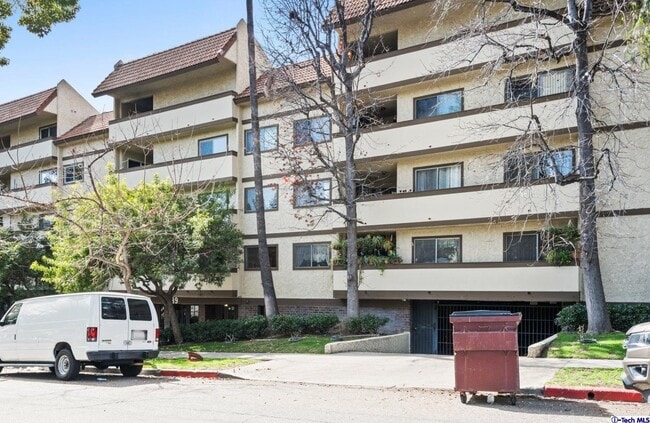Building Photo - 1339 N Columbus Ave