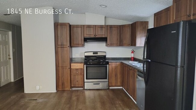 Foto del edificio - 1845 NE Burgess Ct