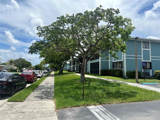 Foto del edificio - 19700 SW 103rd Ct