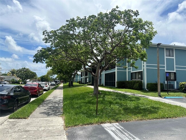 Building Photo - 19700 SW 103rd Ct