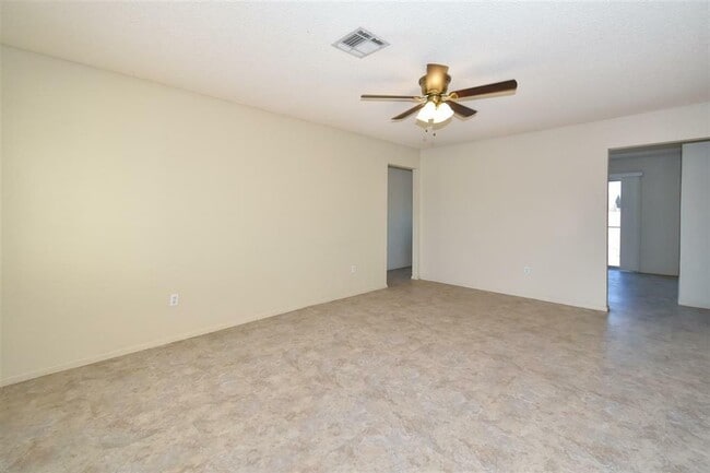 Building Photo - 8840 E 38th Ln