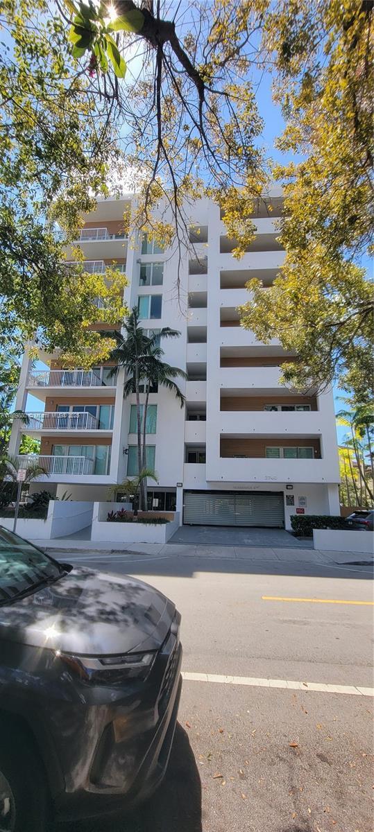 Building Photo - 2740 SW 28th Terrace