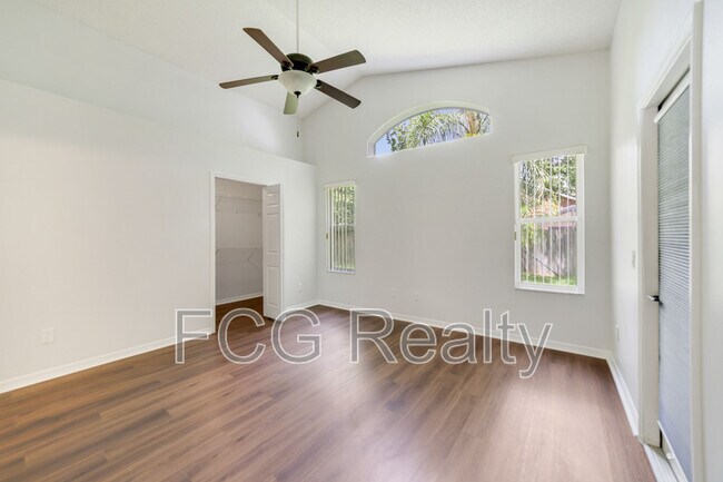 Foto del edificio - 491 Goldenmoss Loop