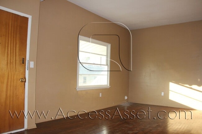 Foto del edificio - Charming 1 Bed/1 Bath Bottom Unit In The H...