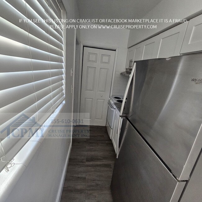 Building Photo - $995 Deposit w/ approved credit on this Gr...