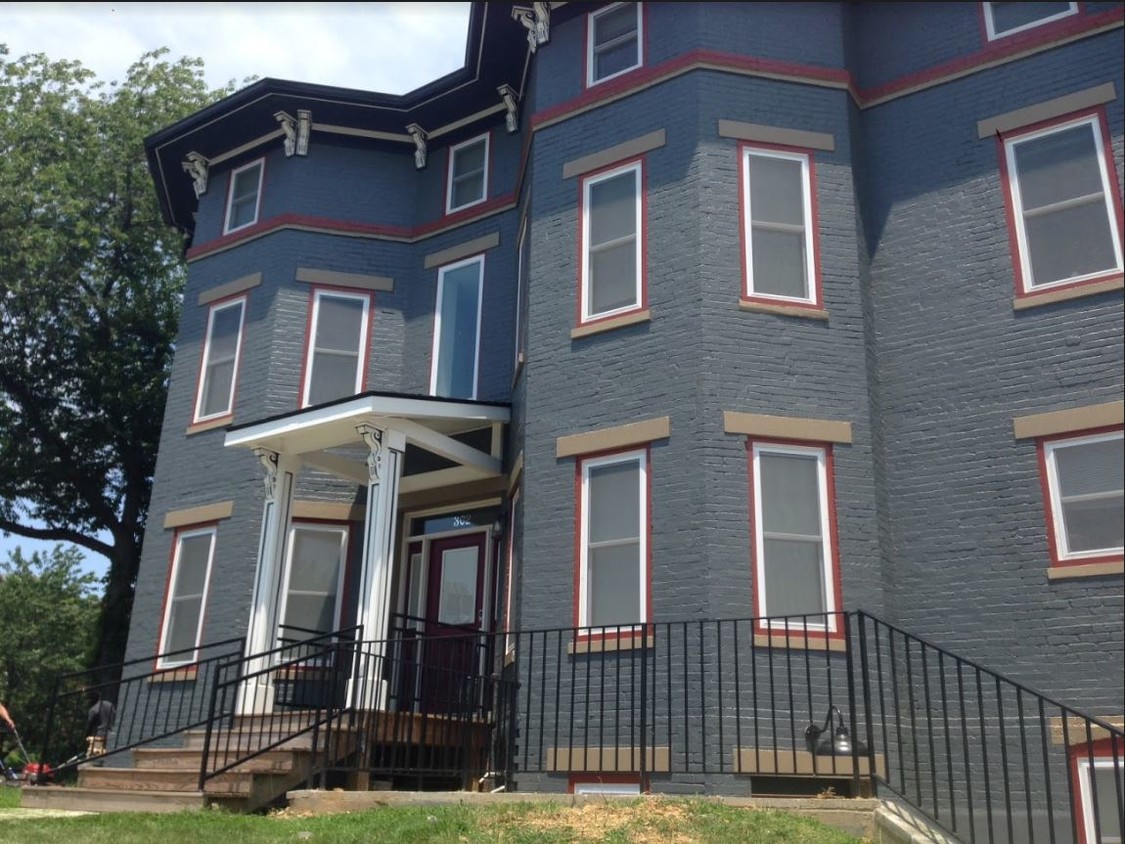 Primary Photo - 302 S St NE
