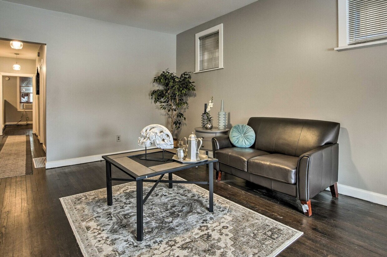 Foto principal - 220 N Laporte Ave