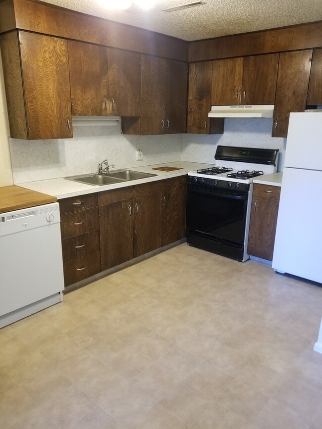 Building Photo - SINGLE FAMILY HOUSING -  2 bed/1 bath just off of University Parkway in Orem