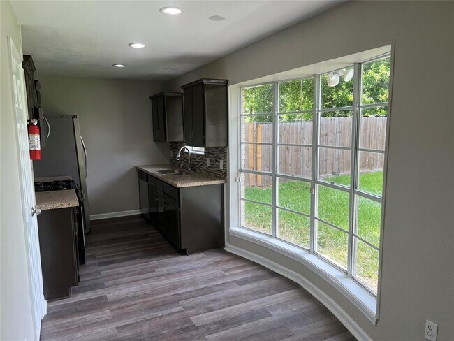 Building Photo - 4003 Brownstone Ln