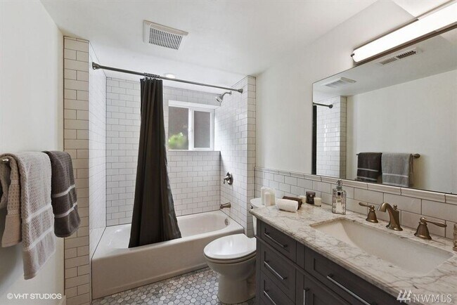 Building Photo - 3 br, 2 bath House - 544 N 67th St