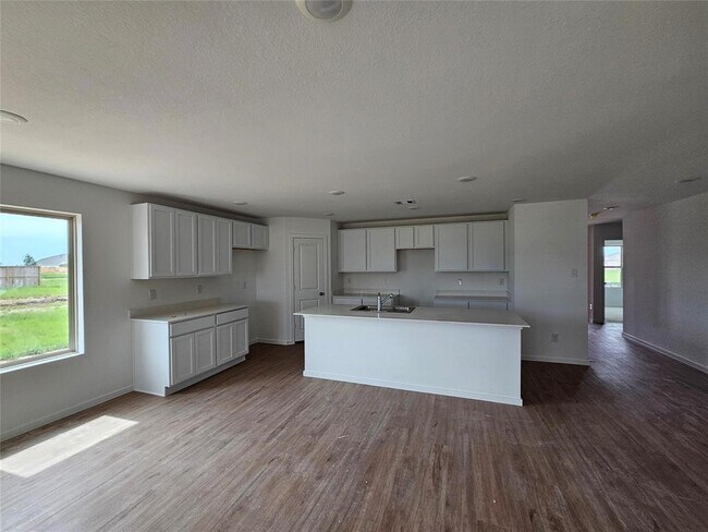 Foto del edificio - 1619 Red Oak Dr