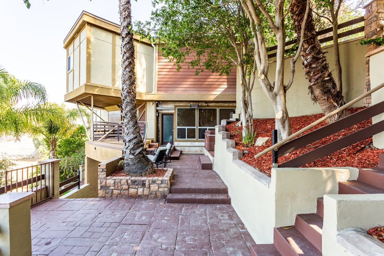 Foto principal - 837 Linda Flora Dr