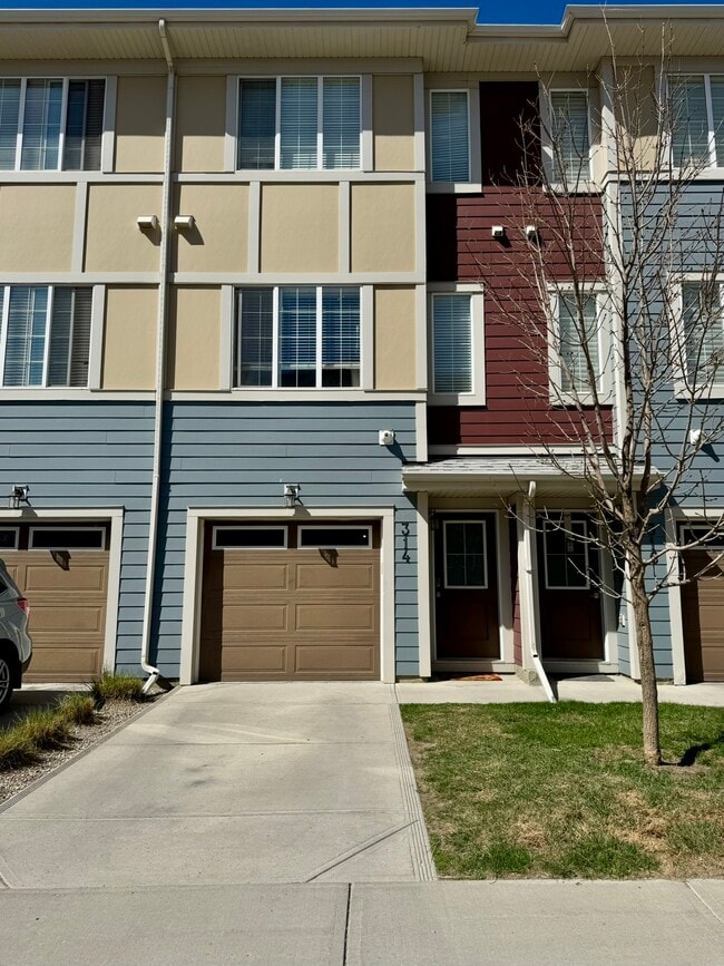 Building Photo - 314 Marquis Ln SE