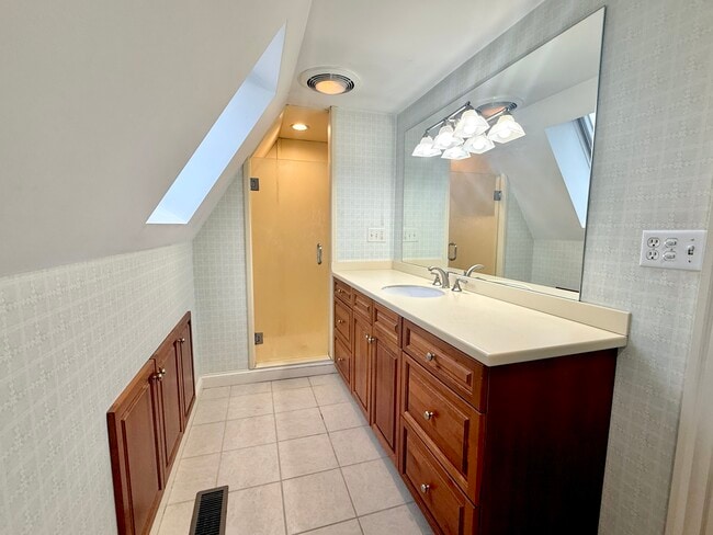 Building Photo - 41 Rich St