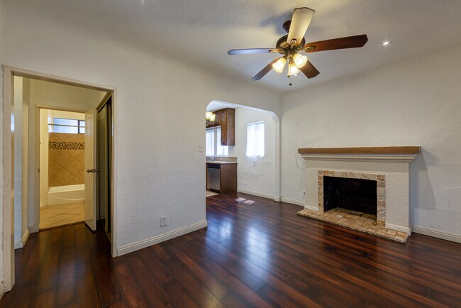 Building Photo - 826 Michigan Ave