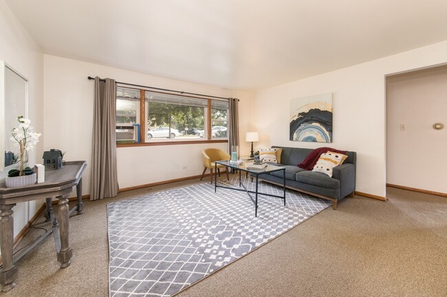 Foto del edificio - 6800 N Ozark Ave