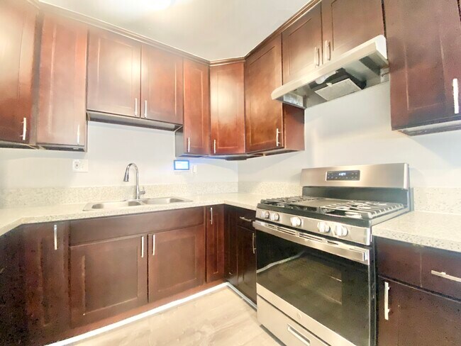 Building Photo - 11931 Hart St