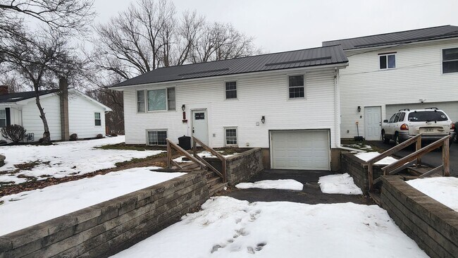 Foto del edificio - Full-House Living: 4BR with Finished Basement, Garage & Laundry in Olean NY!