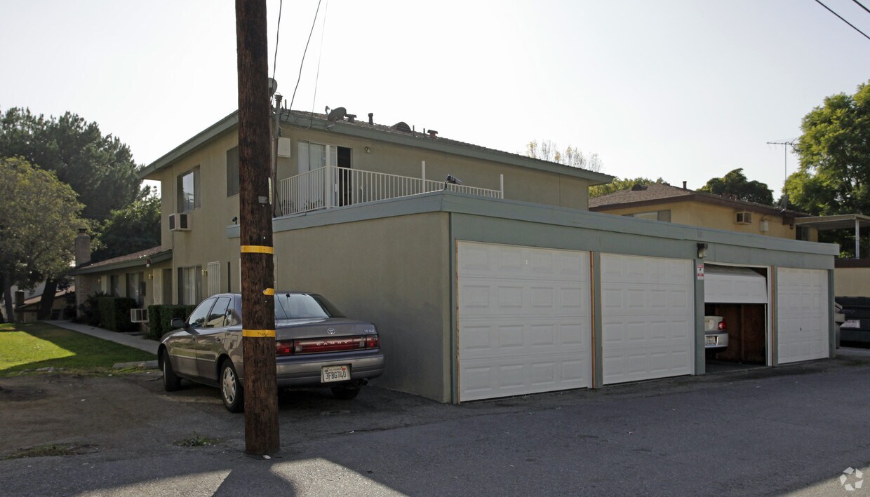 Parte posterior del edificio - 969 Springfield St