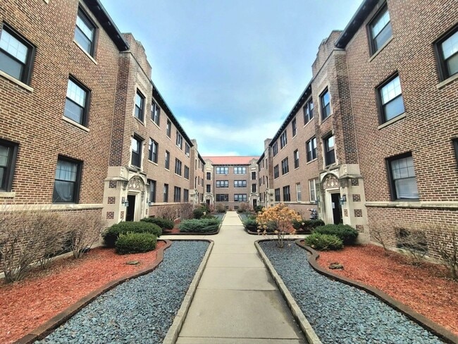 Building Photo - 1238 Oak Ave