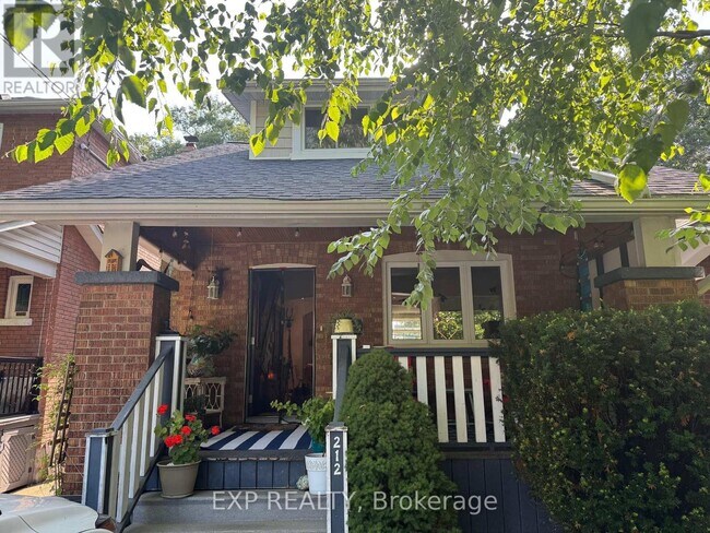 Photo du bâtiment - 212 Bingham Ave