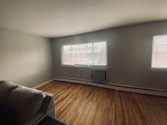 Foto del edificio - 810 Blooming Grove Tpke