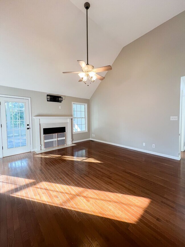 Foto del edificio - Beautiful Single-Family Home! Bonus Room, ...