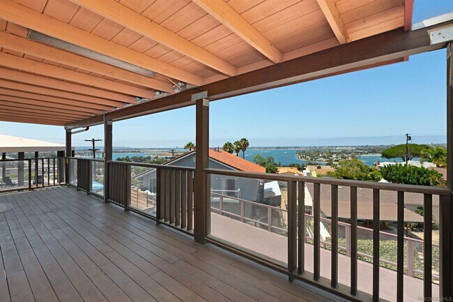Building Photo - Stunning Newly Renovated 3BD/2.5BA Luxury ...