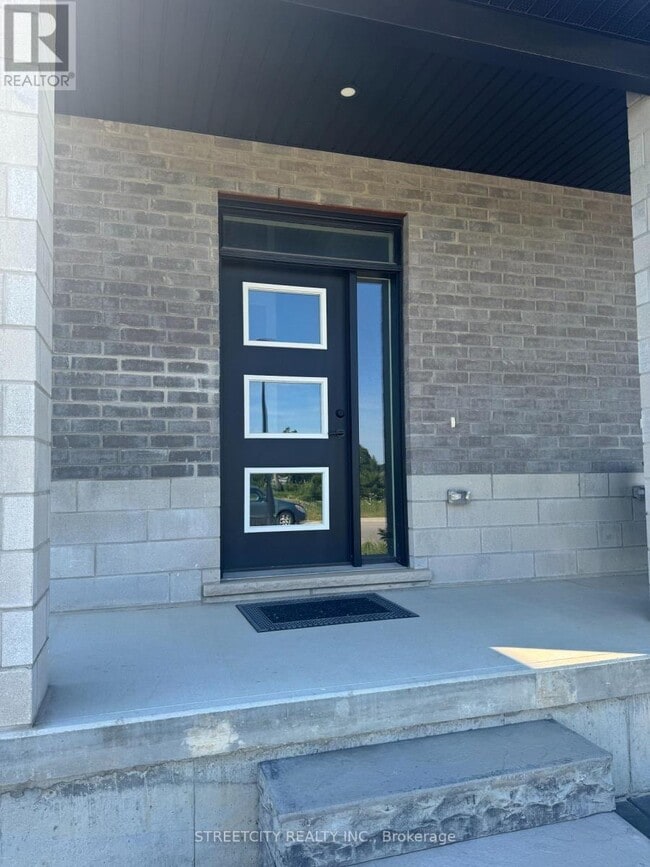 Building Photo - 6945 Royal Magnolia Ave