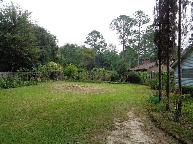 Foto del edificio - 1416 Radcliffe St