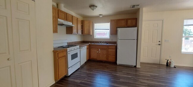 Foto del edificio - 1463 Gleason Ave