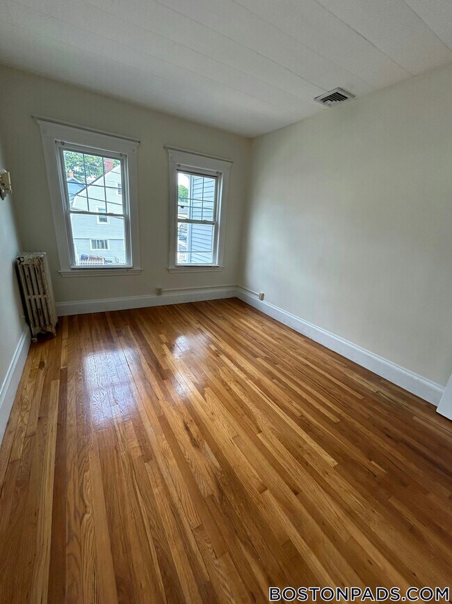 Building Photo - 30 Lawrence St