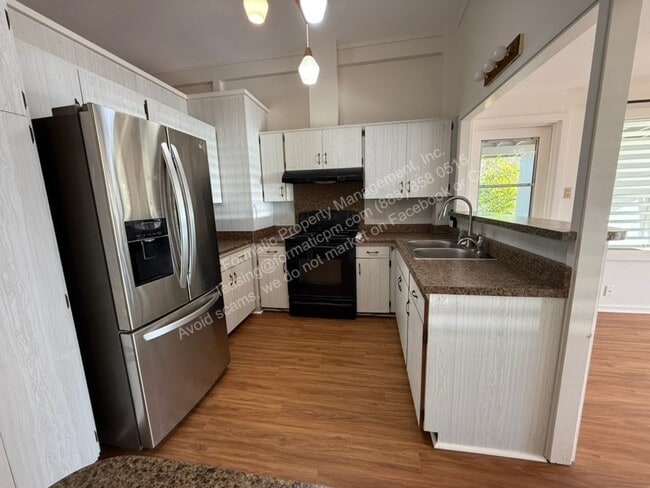 Foto del edificio - Pet Friendly! -  Beautiful 4-Bedroom, 3-Ba...