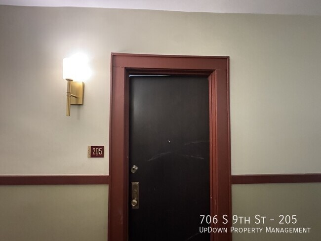 Foto del edificio - 706 S 9th St