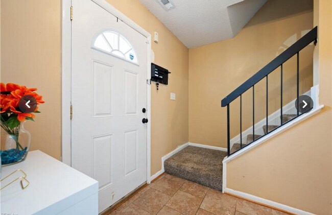 Building Photo - 620 Counselor Square