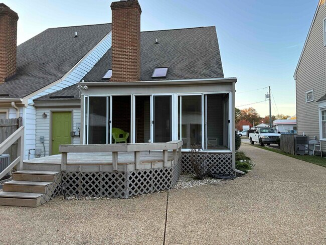 Building Photo - 66 Elm Ave
