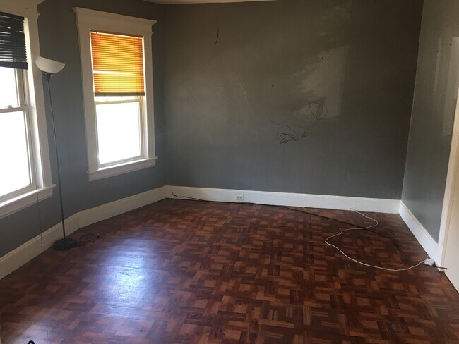 Building Photo - 328 Lenox Ave