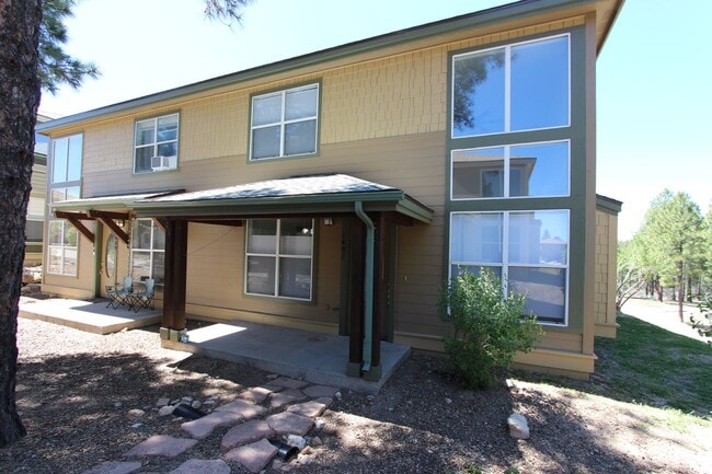 Building Photo - 1497 E Ivy Ln
