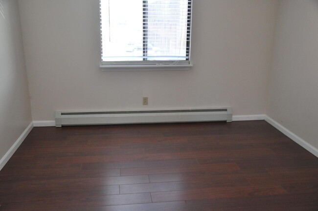 Building Photo - 3900 Ridge Lea Rd